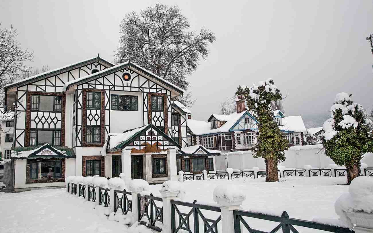 Lemon Tree Hotel Srinagar |  ★★★★ Premium